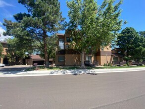 869 Pebblewood Dr in Colorado Springs, CO - Foto de edificio - Building Photo