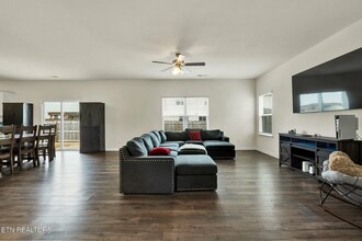 3235 Rolling Meadow Way in Cleveland, TN - Foto de edificio - Building Photo