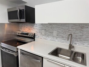 3731 N Country Club Dr in Aventura, FL - Building Photo - Building Photo