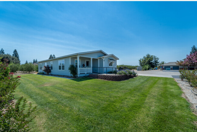 16882 Mello Rd in Ripon, CA - Foto de edificio - Building Photo