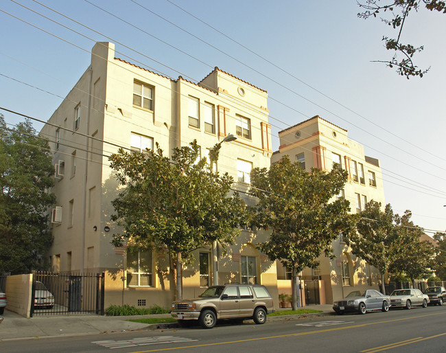 Gower Street Apartments in Los Angeles, CA - Foto de edificio - Building Photo