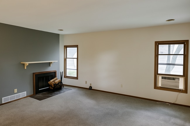2416 25th Ave S, Unit 2 in Minneapolis, MN - Foto de edificio - Building Photo