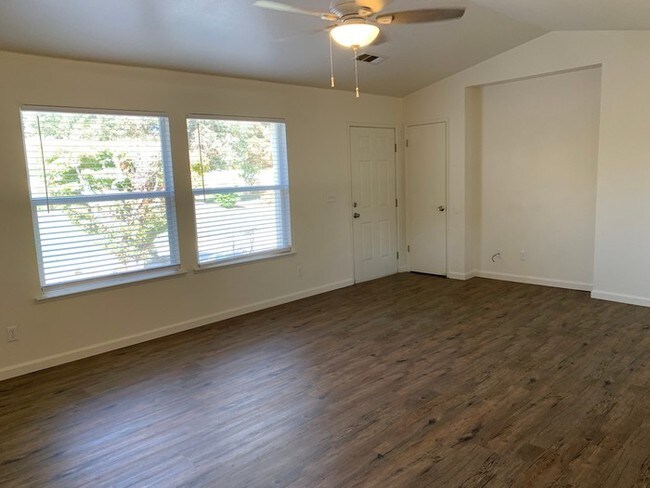 326 W Sierra Ave in Kingsburg, CA - Building Photo - Building Photo