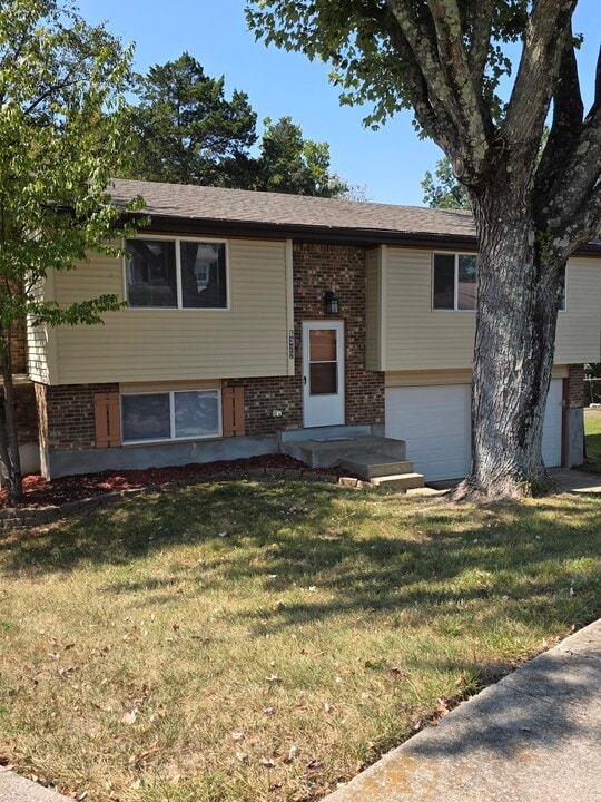 6322 May Pen Rd in Louisville, KY - Foto de edificio
