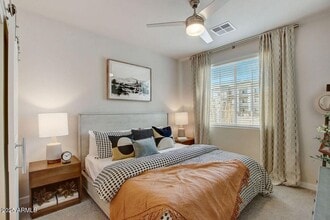 28201 N Black Cyn Hwy, Unit 1 in Phoenix, AZ - Building Photo - Building Photo