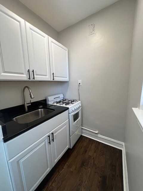 6913 N Ashland Blvd, Unit 307 in Chicago, IL - Building Photo - Building Photo