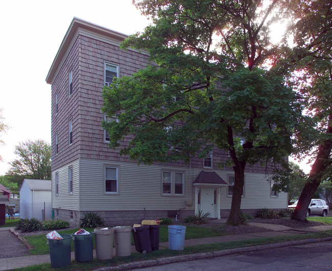 49 Highland Ave in Chicopee, MA - Building Photo - Building Photo