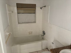 2560 Congress St in Ft. Myers, FL - Building Photo - Building Photo