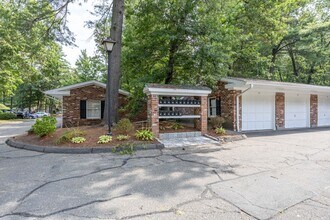 26 Tunxis Village in Farmington, CT - Building Photo - Building Photo