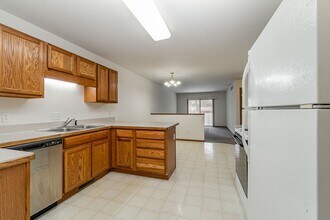 2405 Morning Dawn Dr in Midland, MI - Building Photo - Building Photo