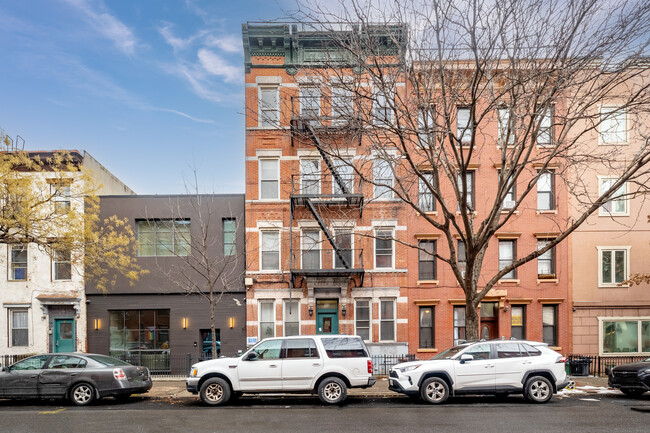 313 S 4th St in Brooklyn, NY - Foto de edificio - Building Photo