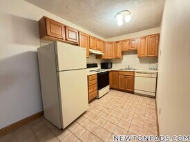 286 Grove St, Unit 3 in Newton, MA - Building Photo