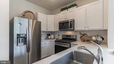 201 Mazzeo Dr in Glassboro, NJ - Building Photo - Building Photo