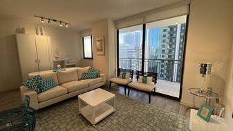 999 SW 1st Ave, Unit 2215 in Miami, FL - Building Photo