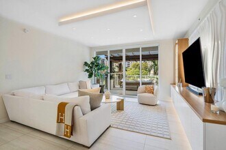 200 SE Mizner Blvd, Unit 308 in Boca Raton, FL - Foto de edificio - Building Photo