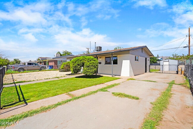 10337 Redwood St in El Paso, TX - Building Photo - Building Photo