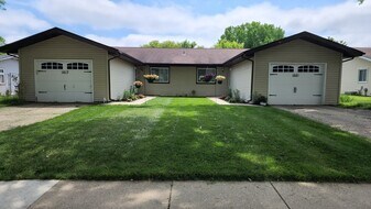 1617 Jackson St in Stoughton, WI - Building Photo