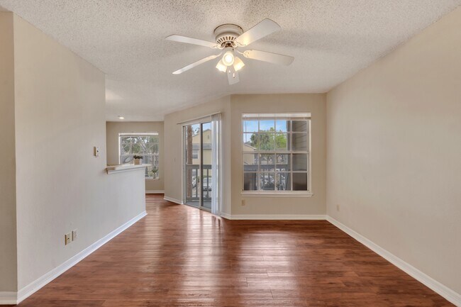1065 S Hiawassee Rd in Orlando, FL - Foto de edificio - Building Photo