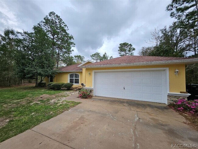 844 W Wycliffe Ln in Citrus Springs, FL - Building Photo - Building Photo