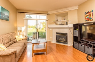 577 Pinebrook Dr in Bolingbrook, IL - Building Photo - Building Photo