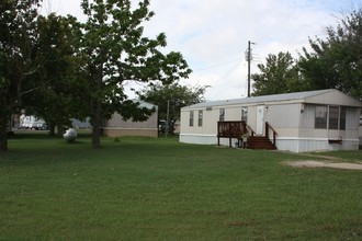 2100 Indian Trail in Harker Heights, TX - Foto de edificio - Building Photo