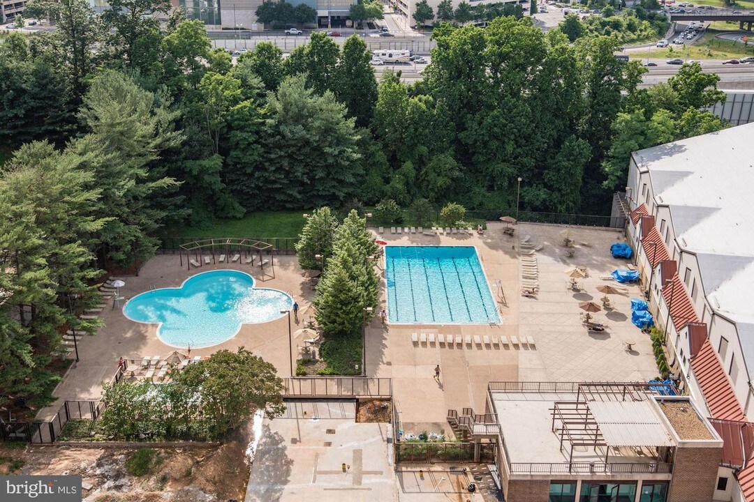 1800 Old Meadow Rd-Unit -719 in McLean, VA - Foto de edificio