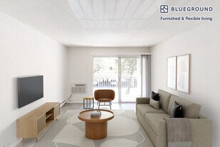 555 W Middlefield Rd in Mountain View, CA - Building Photo