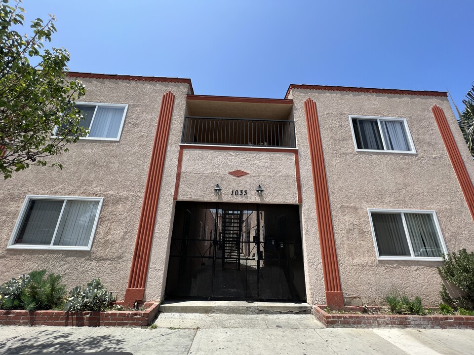 1568 in Long Beach, CA - Building Photo