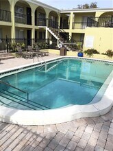 3206 West Azeele Street in Tampa, FL - Foto de edificio - Building Photo