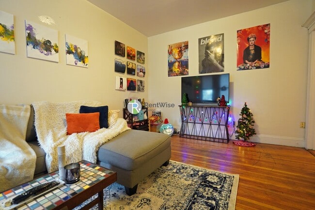 72 Gardner St, Unit D1 in Boston, MA - Foto de edificio - Building Photo