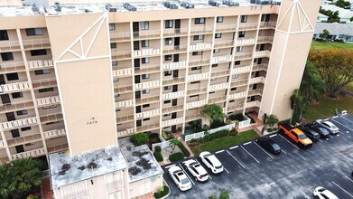 7076 Huntington Ln, Unit 6080 in Delray Beach, FL - Foto de edificio - Building Photo