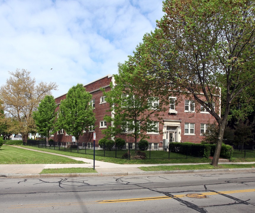 Vermont Manor in Rochester, NY - Building Photo