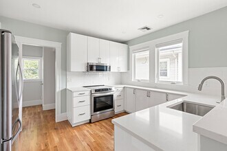 706 Mt Auburn St in Watertown, MA - Building Photo - Building Photo