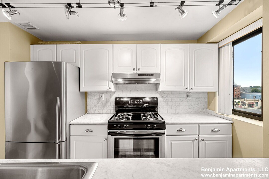 15 North Beacon St, Unit 405 in Boston, MA - Building Photo