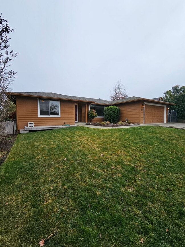2949 Rosewood St in Medford, OR - Foto de edificio - Building Photo