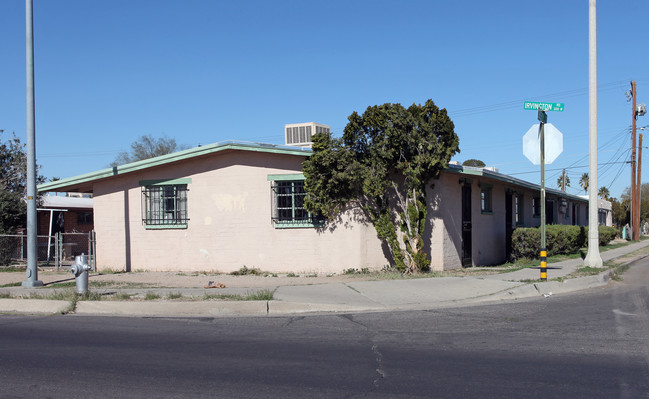 302 W Irvington Rd in Tucson, AZ - Building Photo - Building Photo