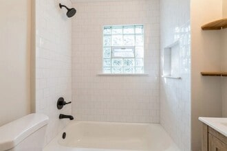 6867 N Ottawa Ave in Chicago, IL - Building Photo - Building Photo