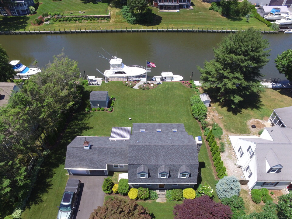 12 Anchorage Ln in Old Saybrook, CT - Building Photo