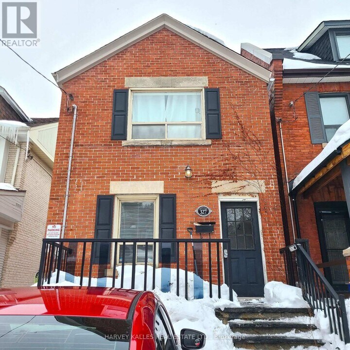 327 Howland Ave in Toronto, ON - Building Photo