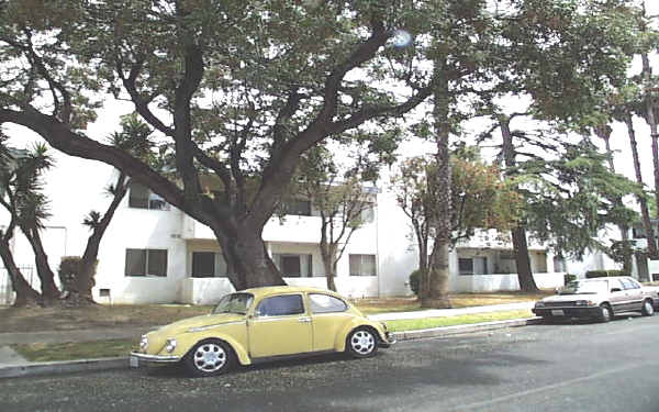 13921 Bessemer St in Van Nuys, CA - Building Photo - Building Photo