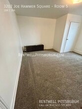 3202 Joe Hammer Square-Unit -Room 5 in Pittsburgh, PA - Building Photo - Building Photo