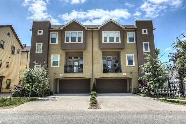 property at 940 W 26th St