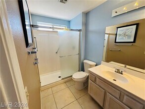 8825 Stoney Point Dr in Las Vegas, NV - Building Photo - Building Photo