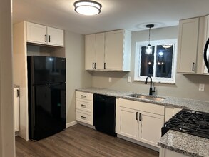 214 Barbara Dr in Mckees Rocks, PA - Building Photo - Building Photo