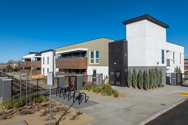 Palmdale Terrace Apartments in Palmdale, CA - Building Photo - Primary Photo