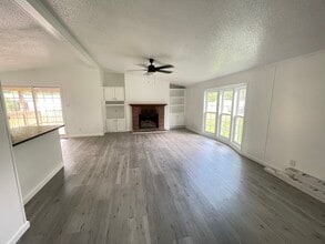 1371 Reed Rd in La Crosse, VA - Building Photo - Building Photo