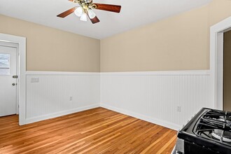 142 Oakland St, Unit 1 in Malden, MA - Building Photo - Building Photo