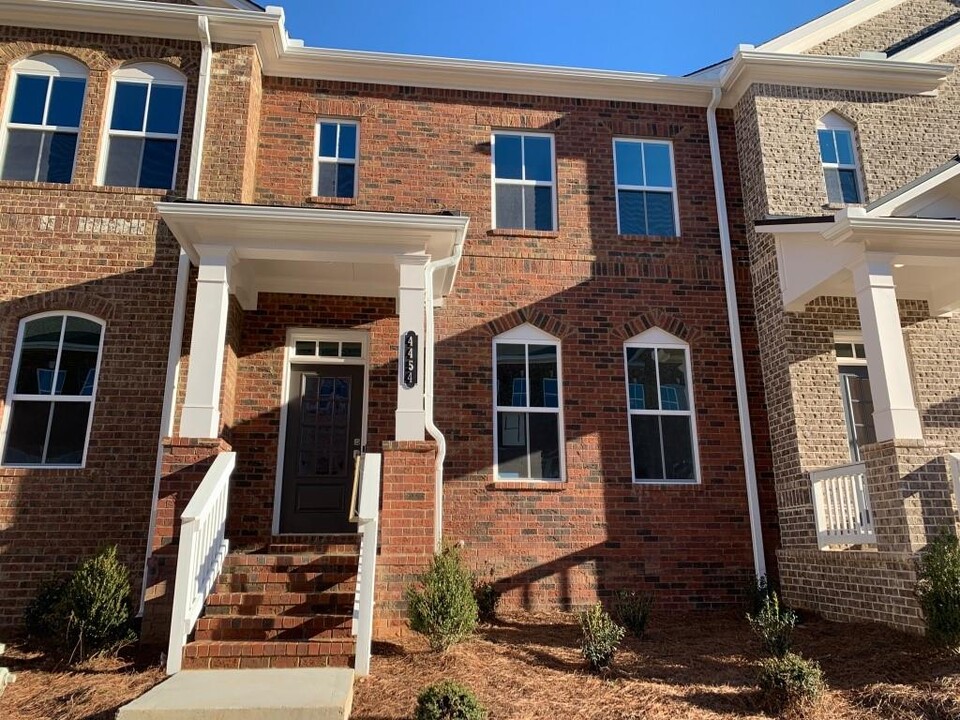 4454 Valtek Ct in Suwanee, GA - Foto de edificio