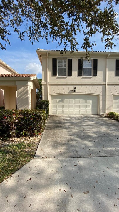 2054 Tigris Dr in West Palm Beach, FL - Building Photo