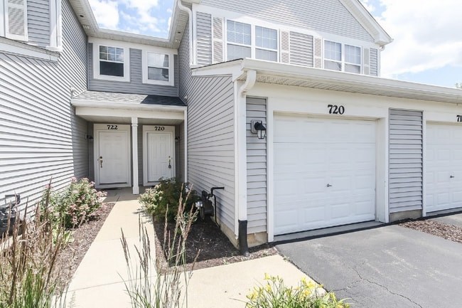 720 Woodewind Dr in Naperville, IL - Building Photo - Building Photo